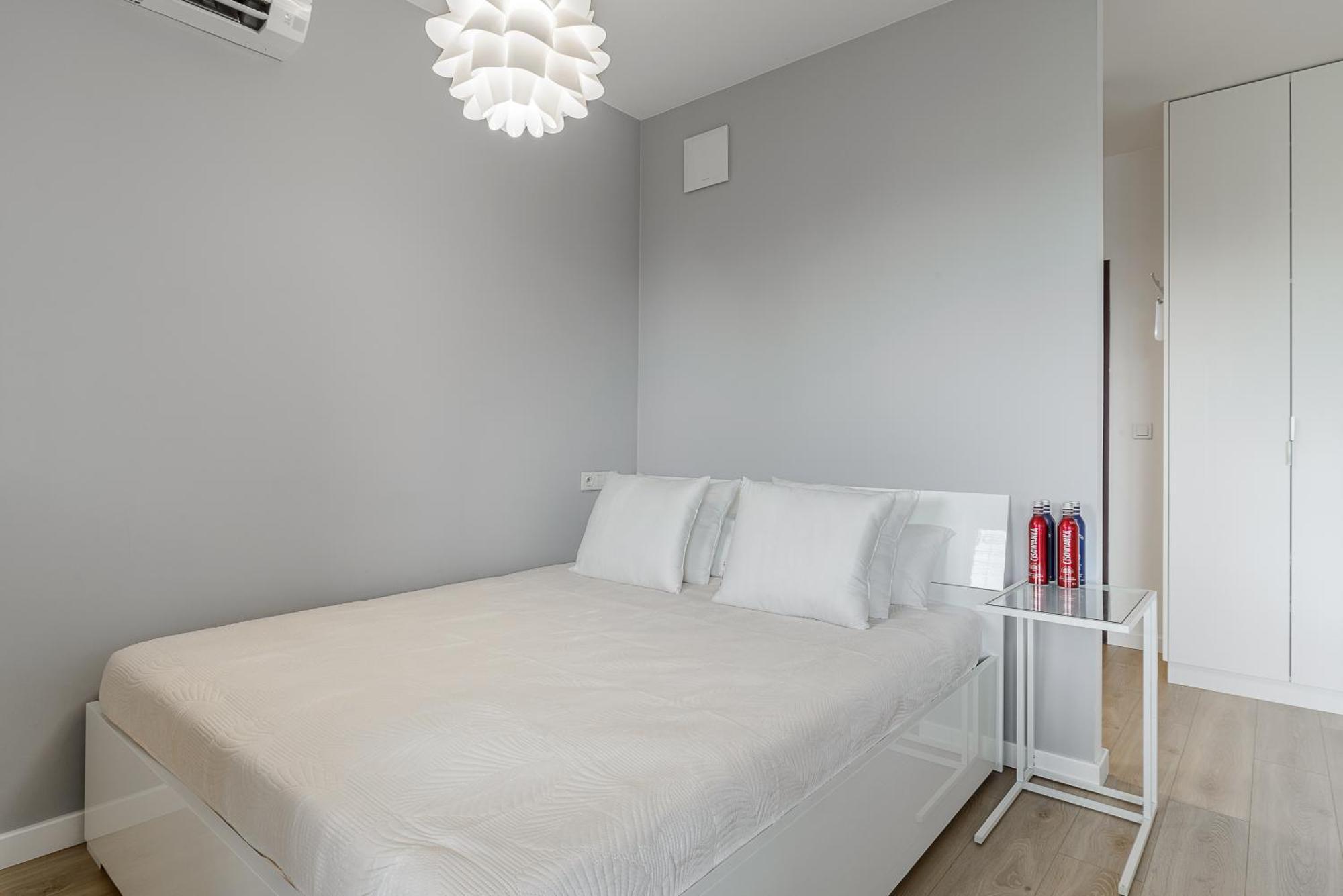 Cozy Family Apartments With Balcony Near Zlote Tarasy Варшава Екстериор снимка