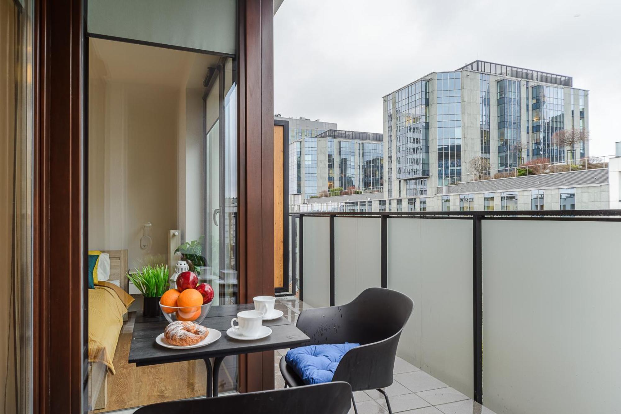 Cozy Family Apartments With Balcony Near Zlote Tarasy Варшава Стая снимка