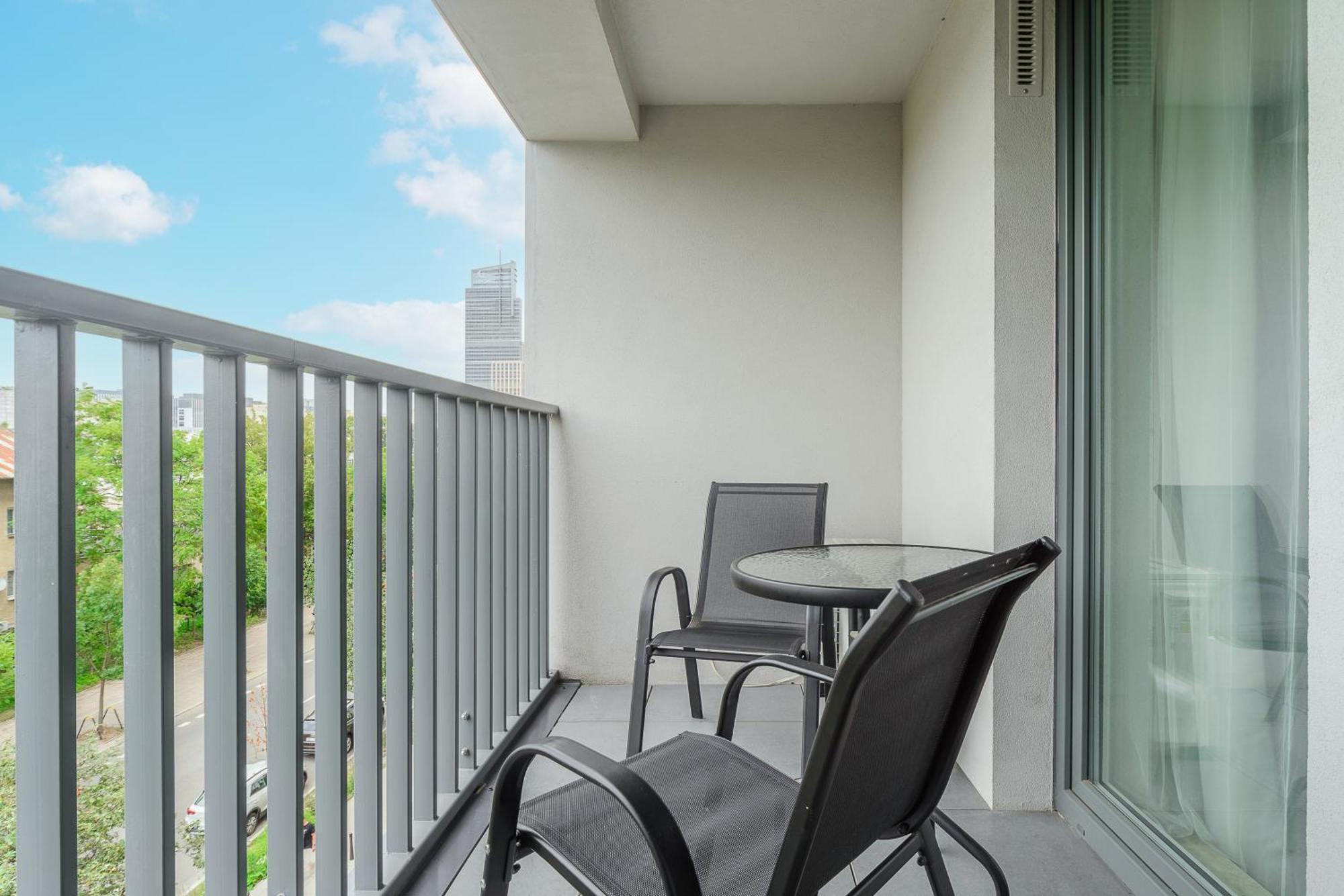 Cozy Family Apartments With Balcony Near Zlote Tarasy Варшава Стая снимка