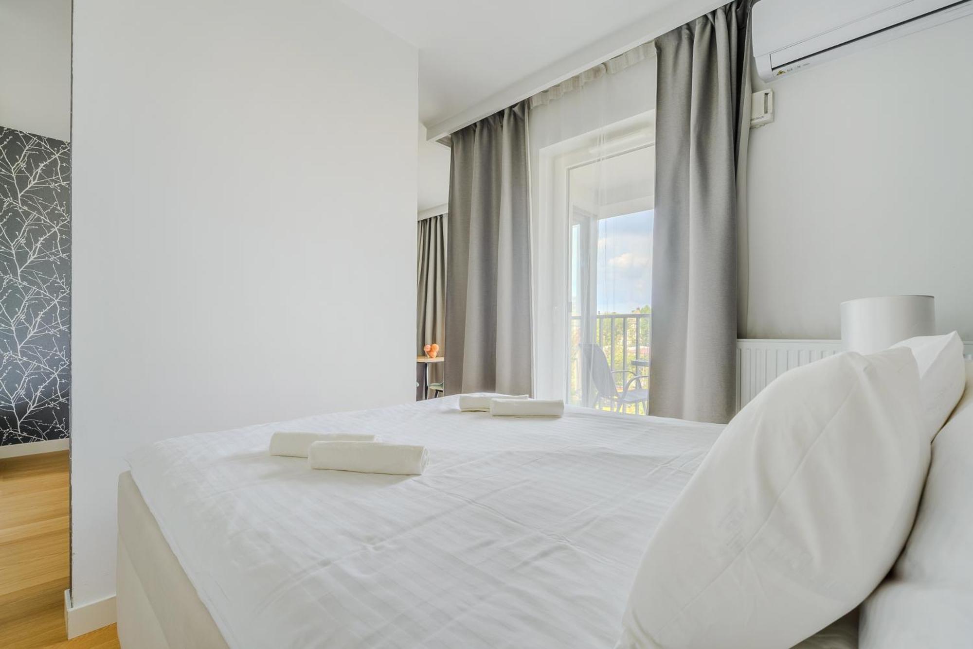 Cozy Family Apartments With Balcony Near Zlote Tarasy Варшава Стая снимка